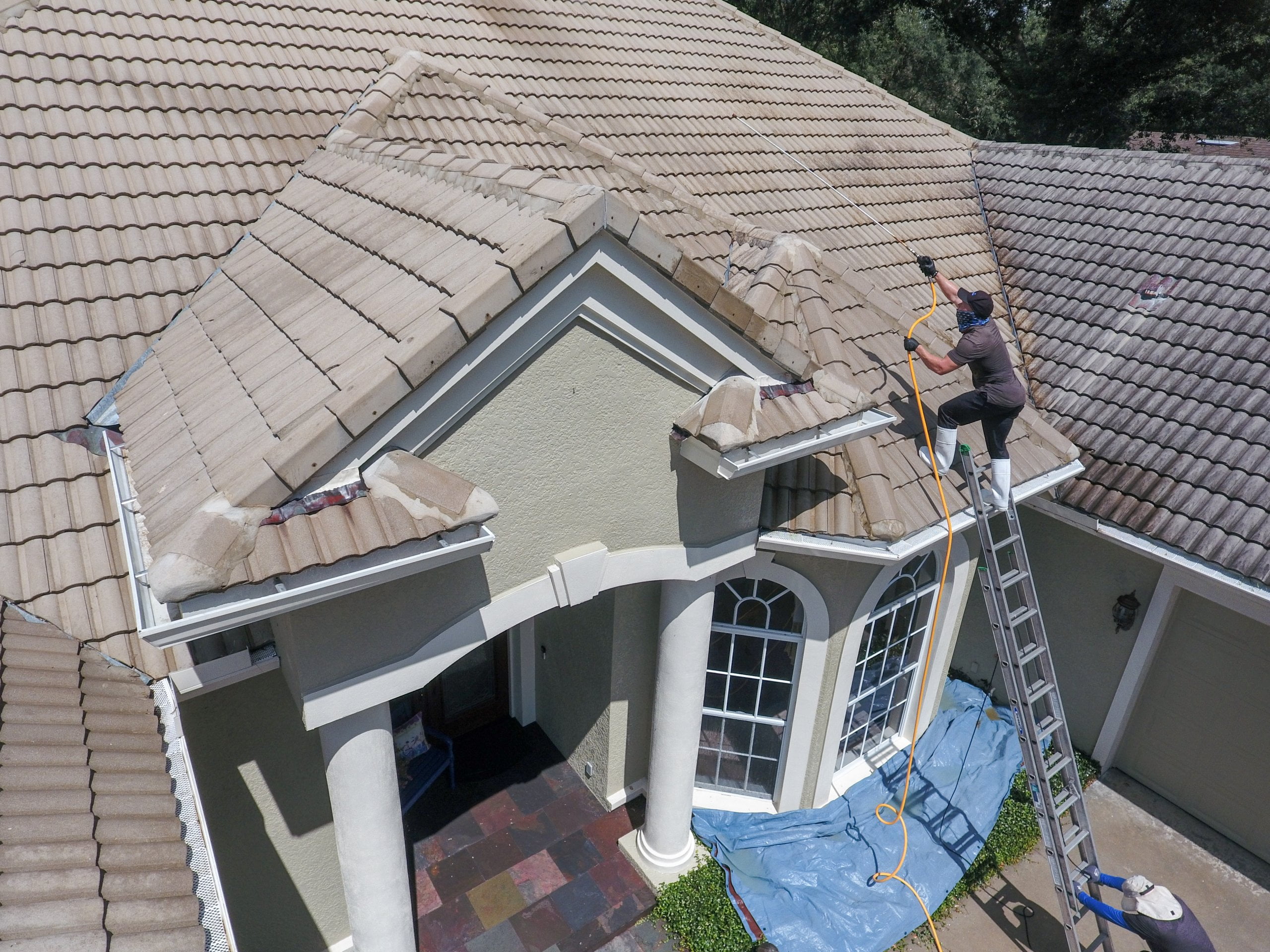 Roof soft washing