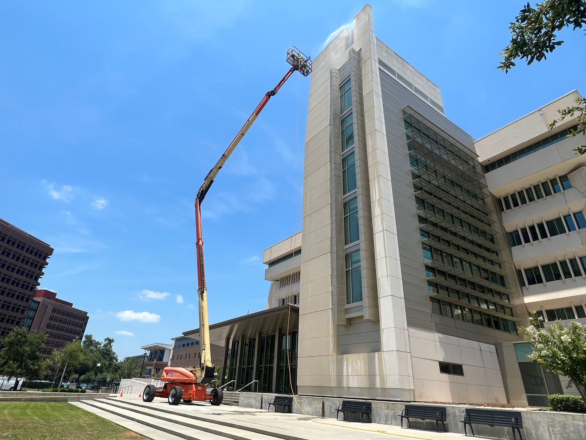 Large commercial building pressure washing Orlando