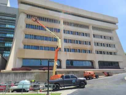 Commercial-building-pressure-washing-Orlando
