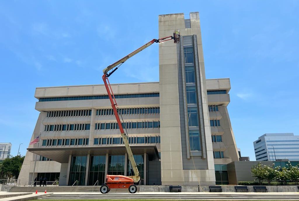Cleaning Large Commercial Building in orlando