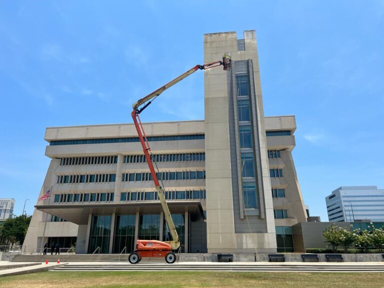 Cleaning Large Commercial Building in orlando